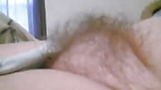 Čudesna zgodna Casey Calvert ide solo i od radosti trpa prstima svoju mokru pičku