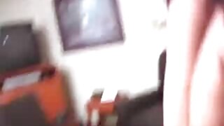 razvratna tinejdžerka crnka jebe se bez skidanja suknje