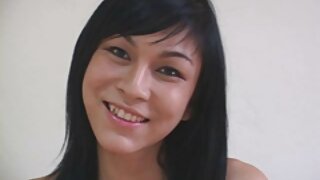 Plavokosa diva zelenih očiju Macy Lee jebe na vrhu i svršava