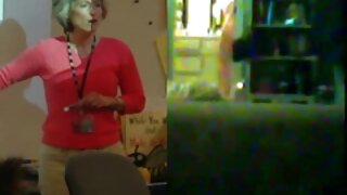 Ukusna zgodna zgodna zrna Jessica Swan siše kurac svom BF-u u kuhinji