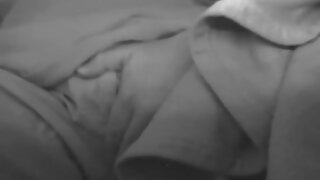 Koketna i živahna Arianna jebe svoju slasnu macu svojom seks igračkom
