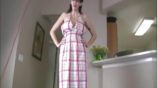 Prljavi kurac jahačica s ogromnim sisama Holly West dobiva svoju pičku bockanu psiću