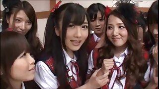 Asian Bondage stranica izvodi ekstremno hardcore japanski gangbang seks tube video s Aoi Yuuki. Prilično zgodna tinejdžerka u fakultetskoj uniformi Aoi Yuuki daje glavu i jebe se. Momci joj buše anus i usta i pune rupe spermom. Pogledajte Aoi Yuukijevu kremastu guzicu i pičku.