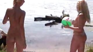 Zapanjujuću seksi crnku bijelu curu jebe crni pastuh