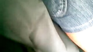 Zavodljiva plavokosa milfica skače na ogroman kurac svog šefa na njegovom stolu
